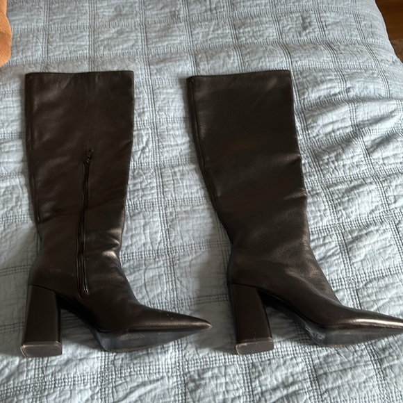 Rag & Bone. Elegant, knee high boots with pointed toe and stable heel. - Picture 2 of 8